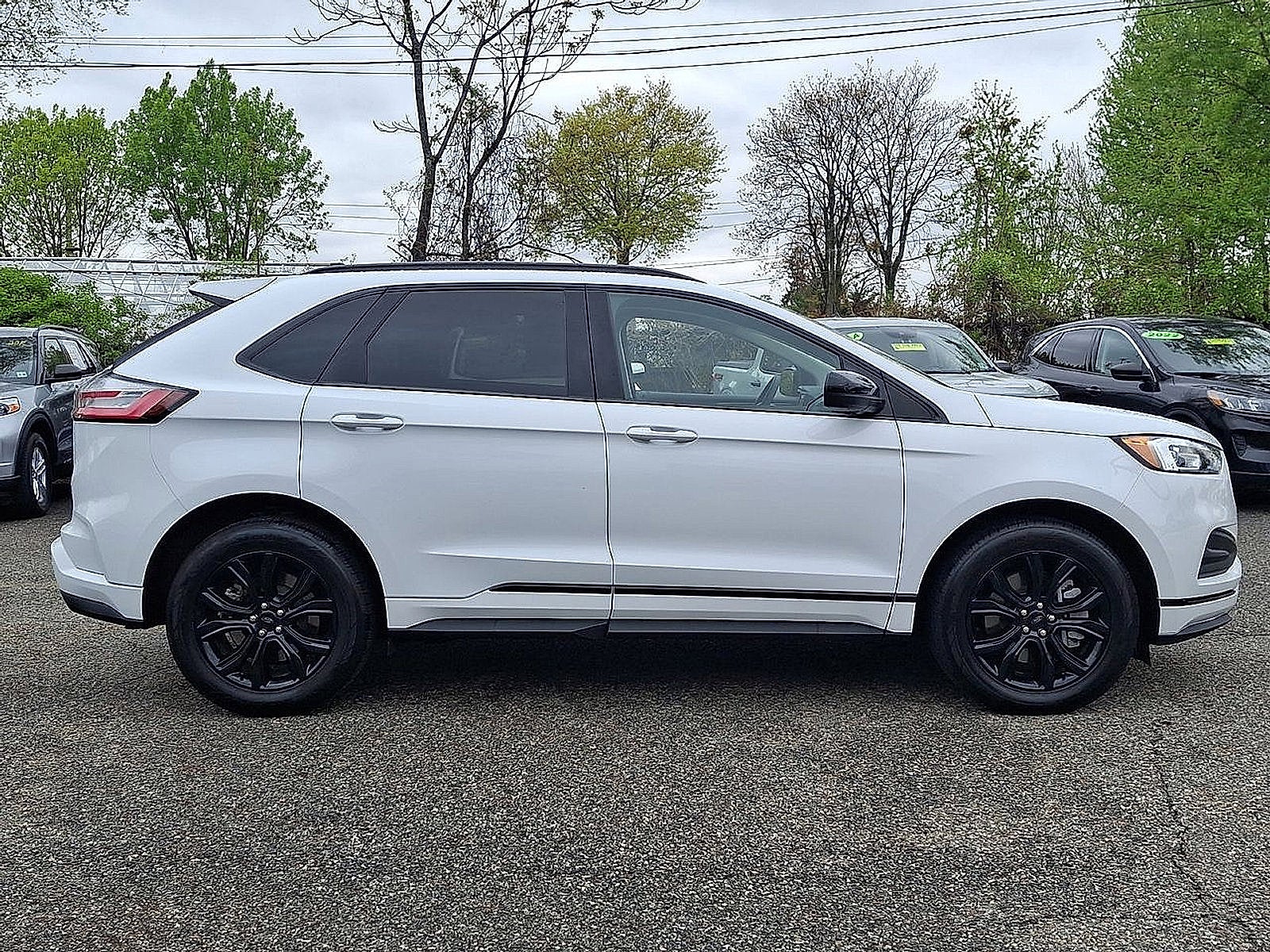 2022 Ford Edge SE