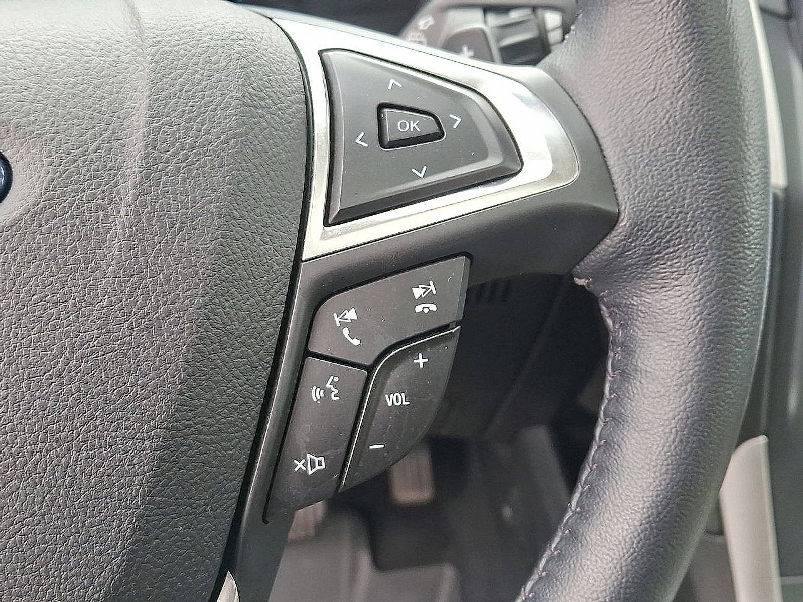 2023 Ford Edge Base