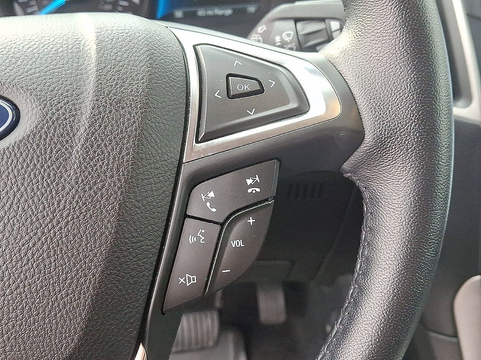 2023 Ford Edge Base