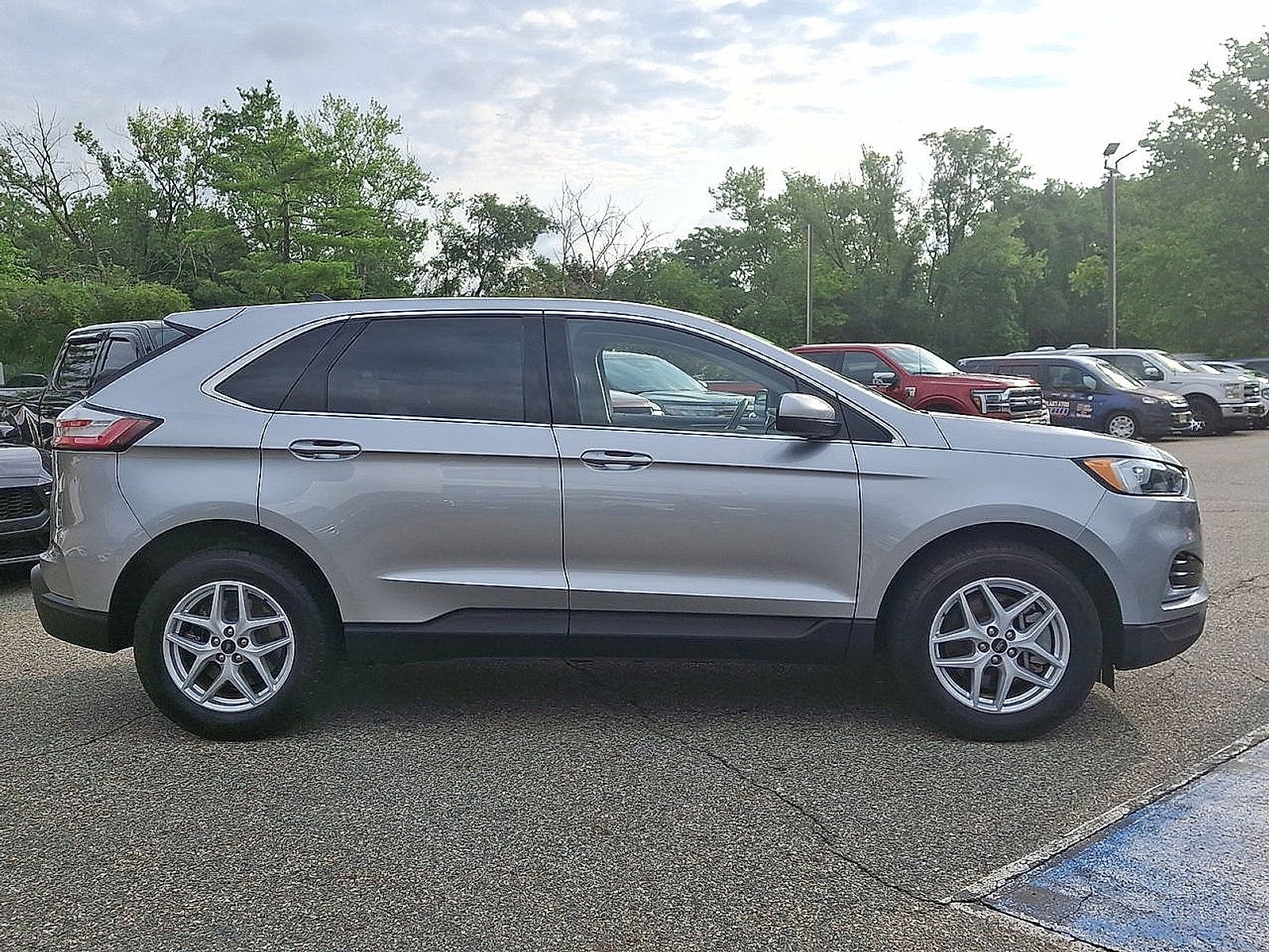 2023 Ford Edge Base