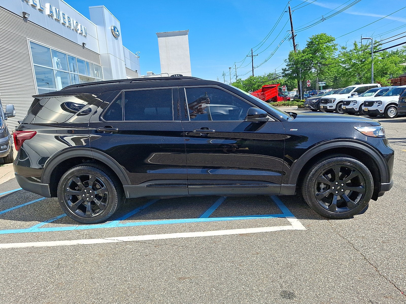 2024 Ford Explorer ST-Line