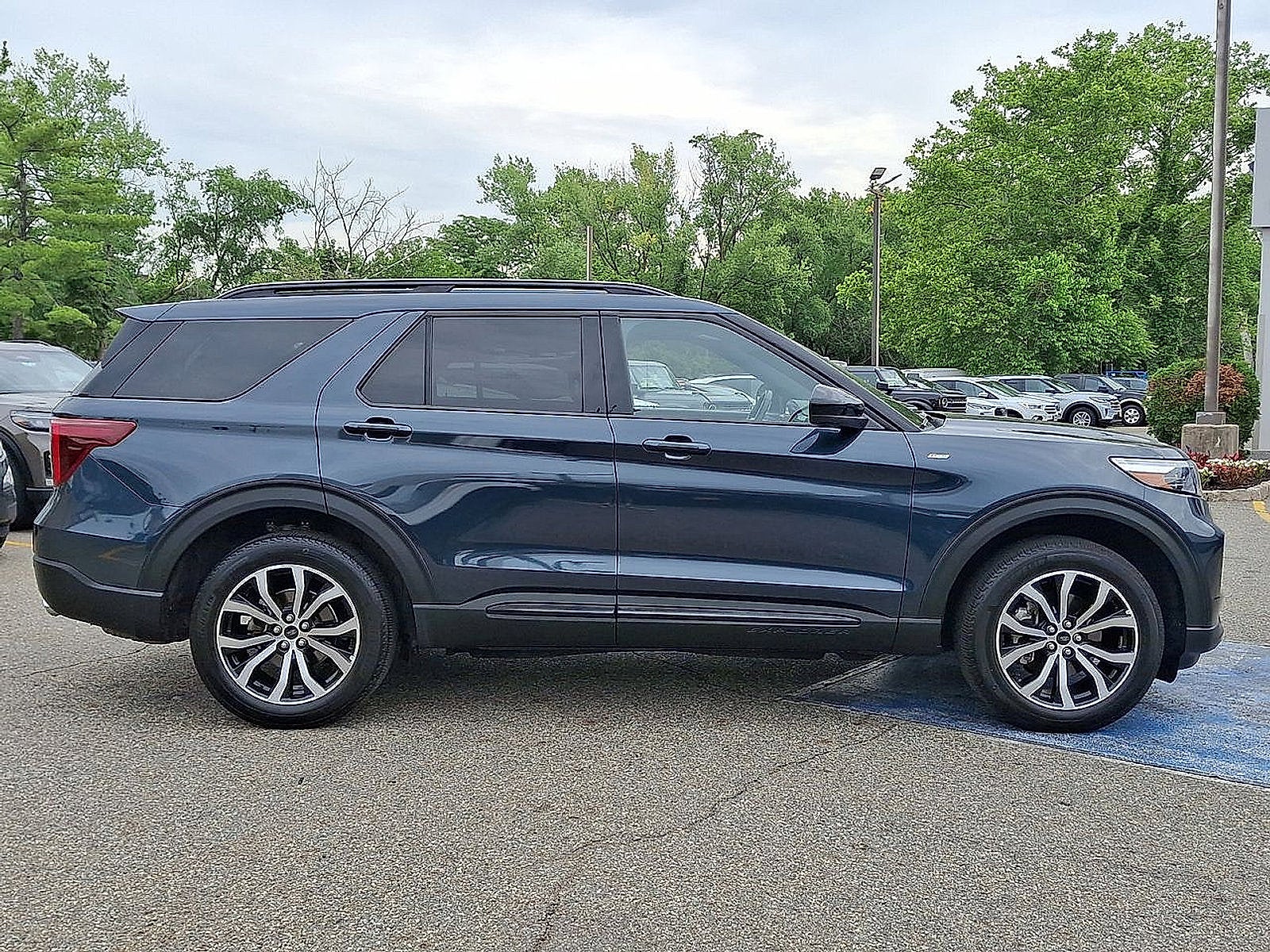2023 Ford Explorer ST-Line