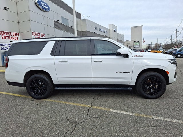 2022 Chevrolet Suburban Base