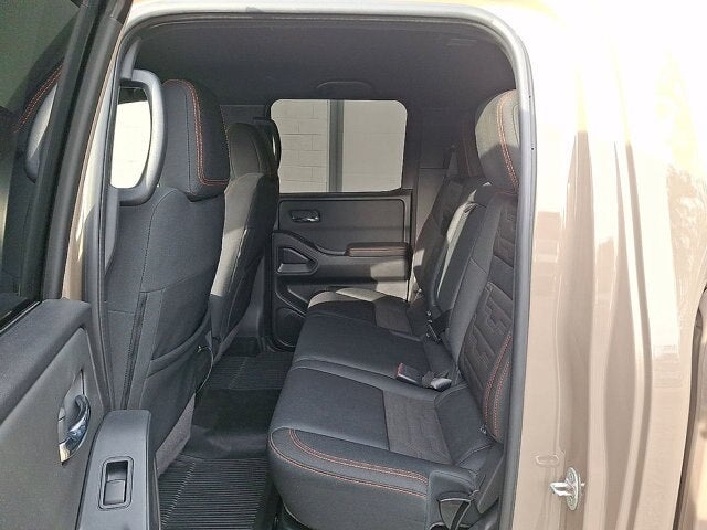 2022 Nissan Frontier Base