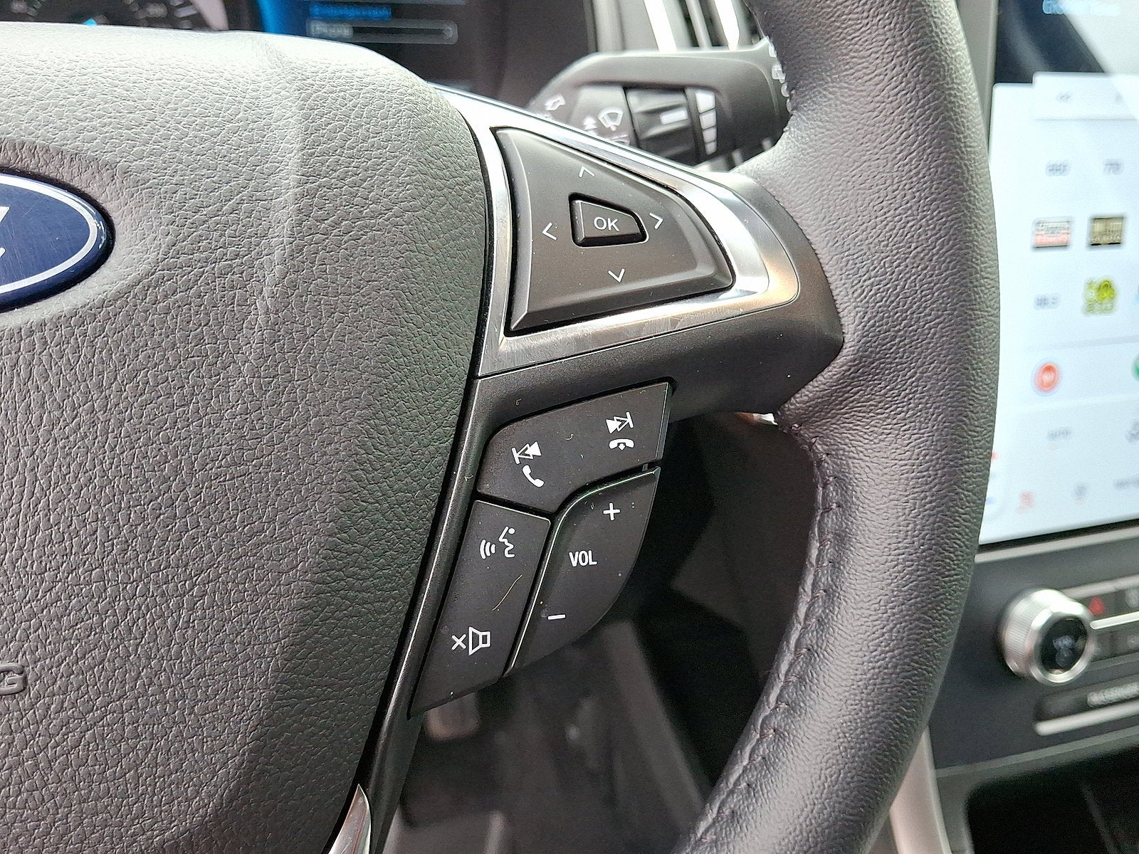 2023 Ford Edge Base