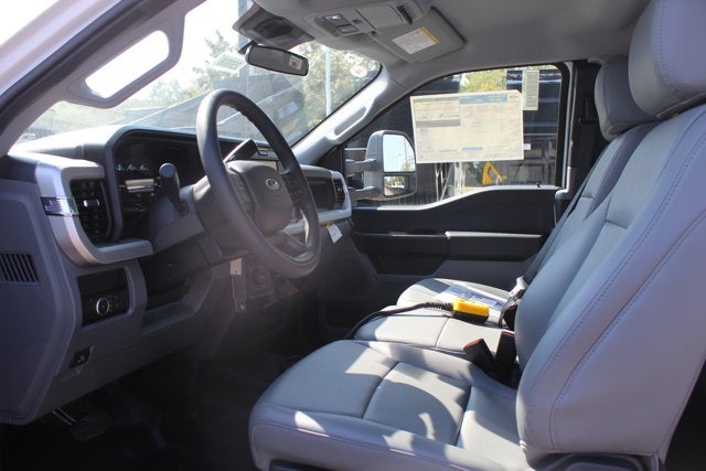 2025 Ford Chassis Cab F-350® XL