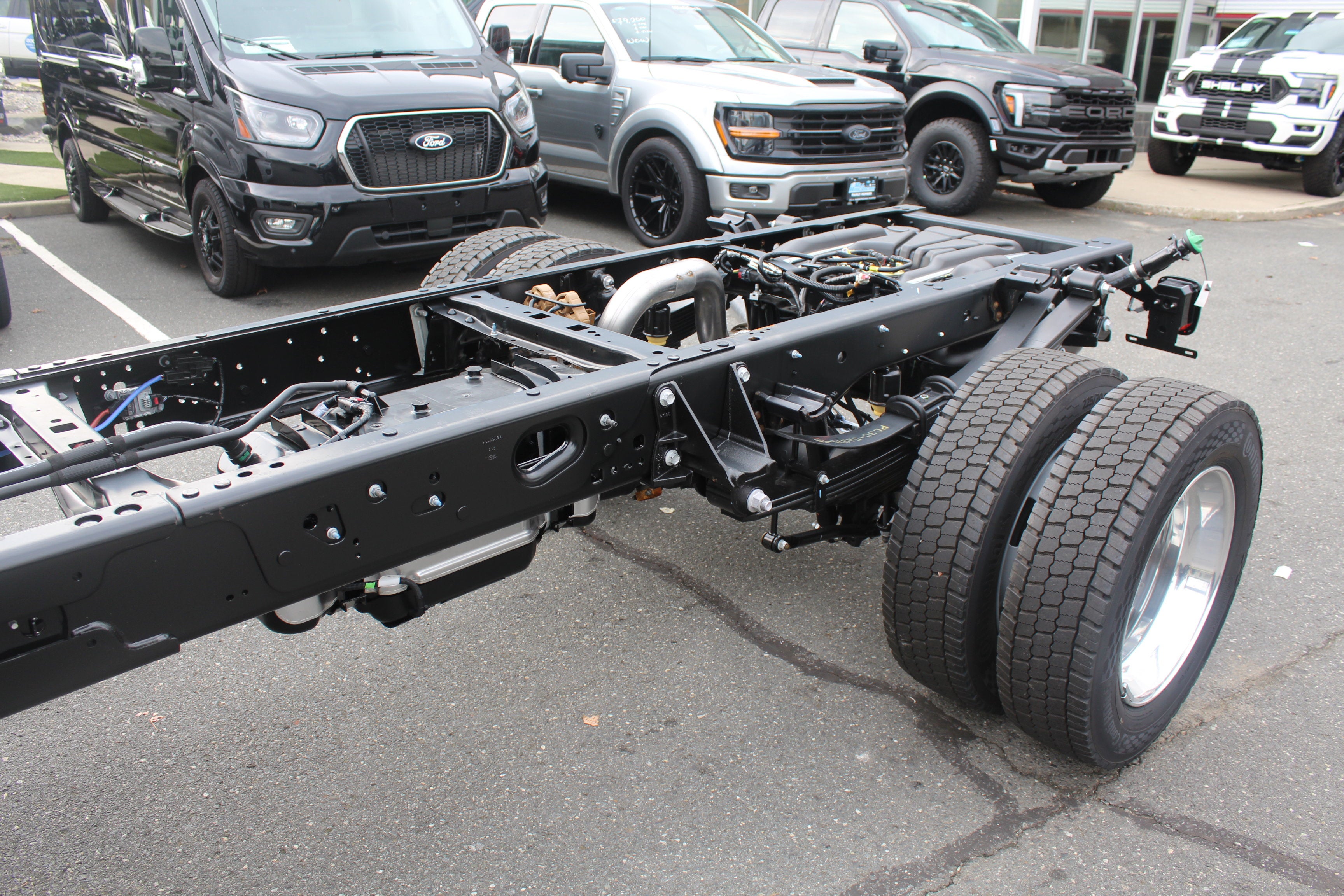 2027 Ford Chassis Cab F-550® Platinum