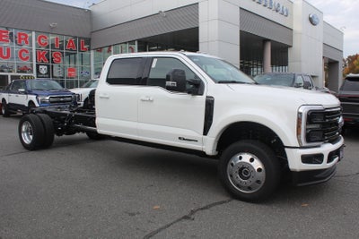 2027 Ford Chassis Cab F-550® Platinum