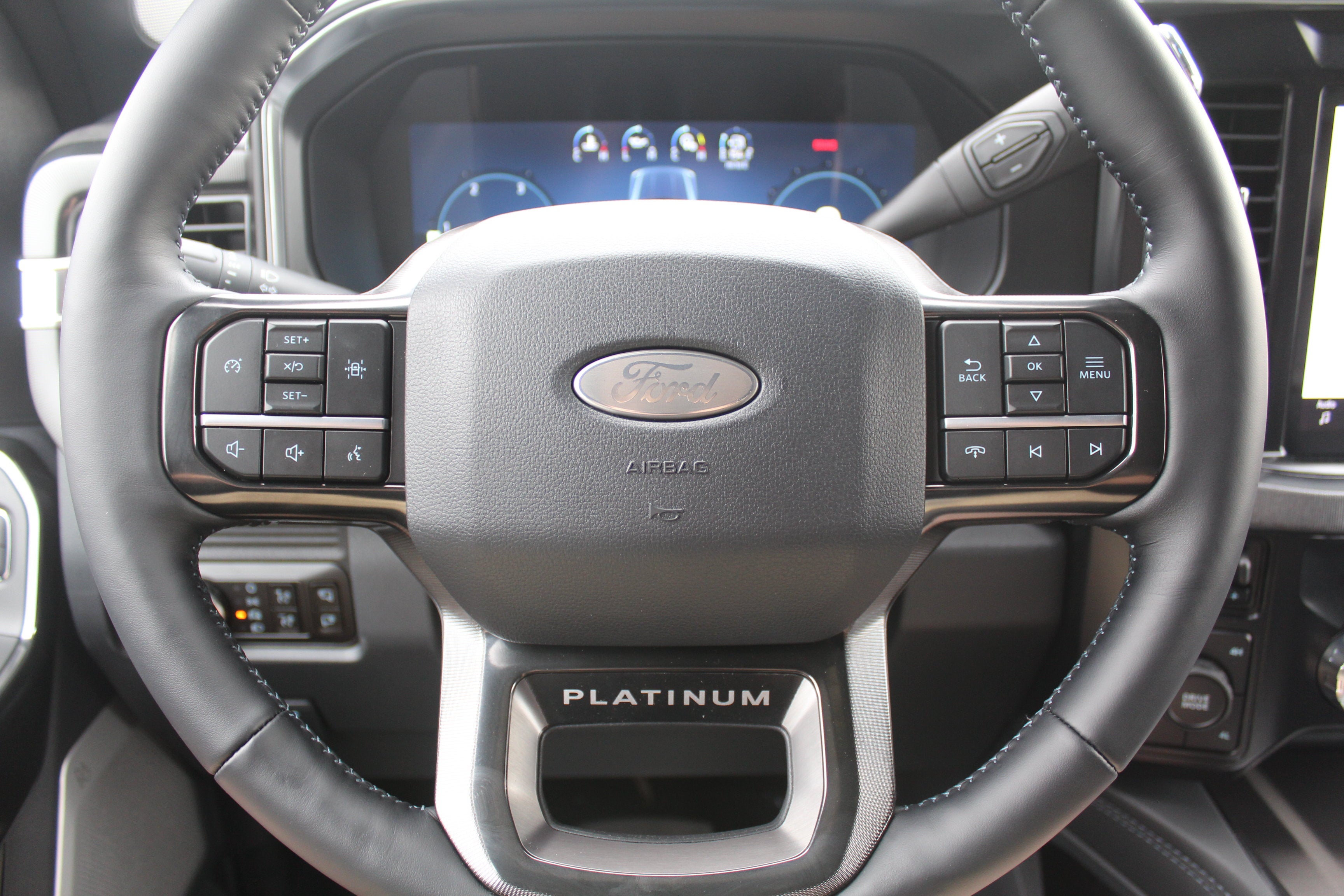 2027 Ford Chassis Cab F-550® Platinum