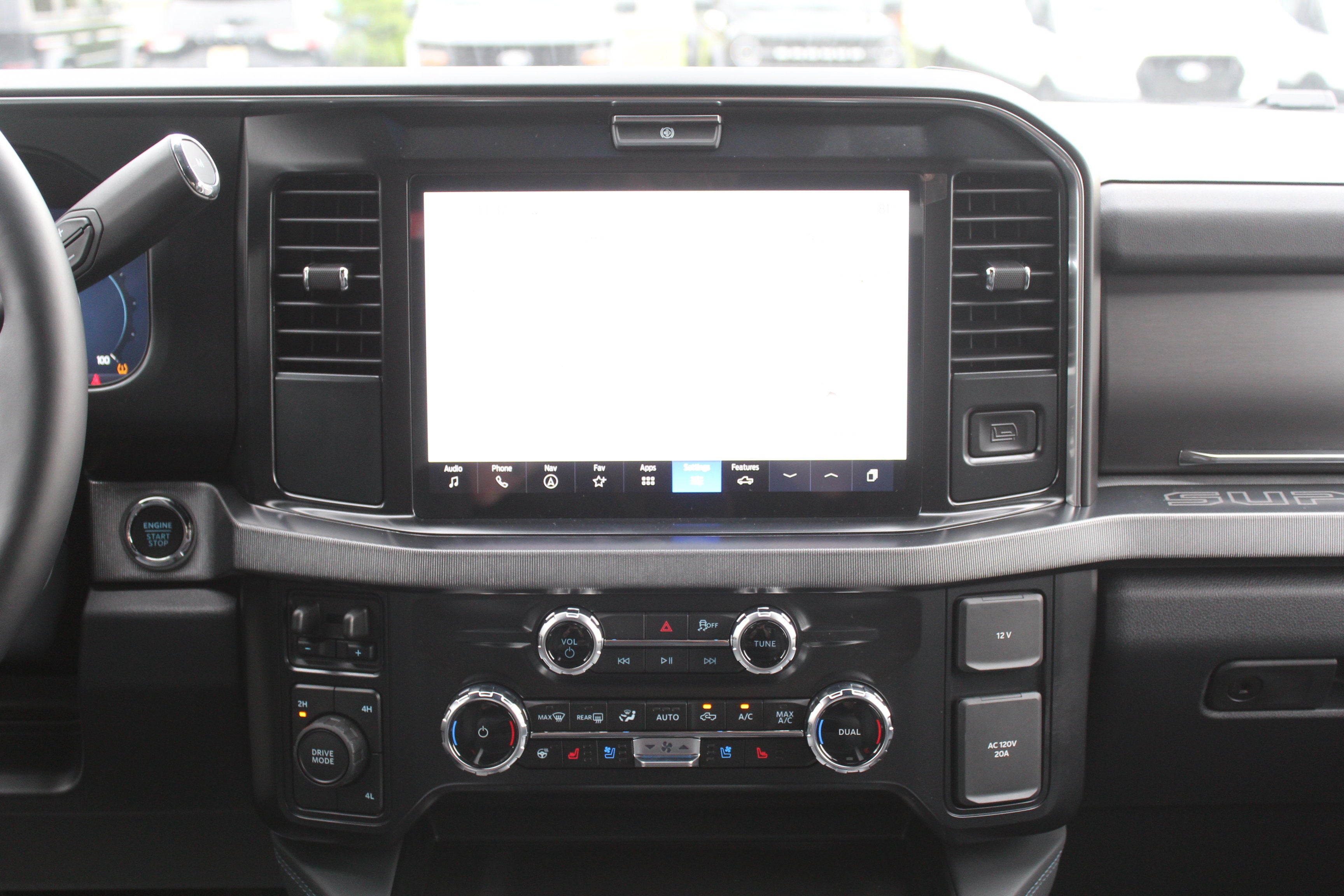 2027 Ford Chassis Cab F-550® Platinum