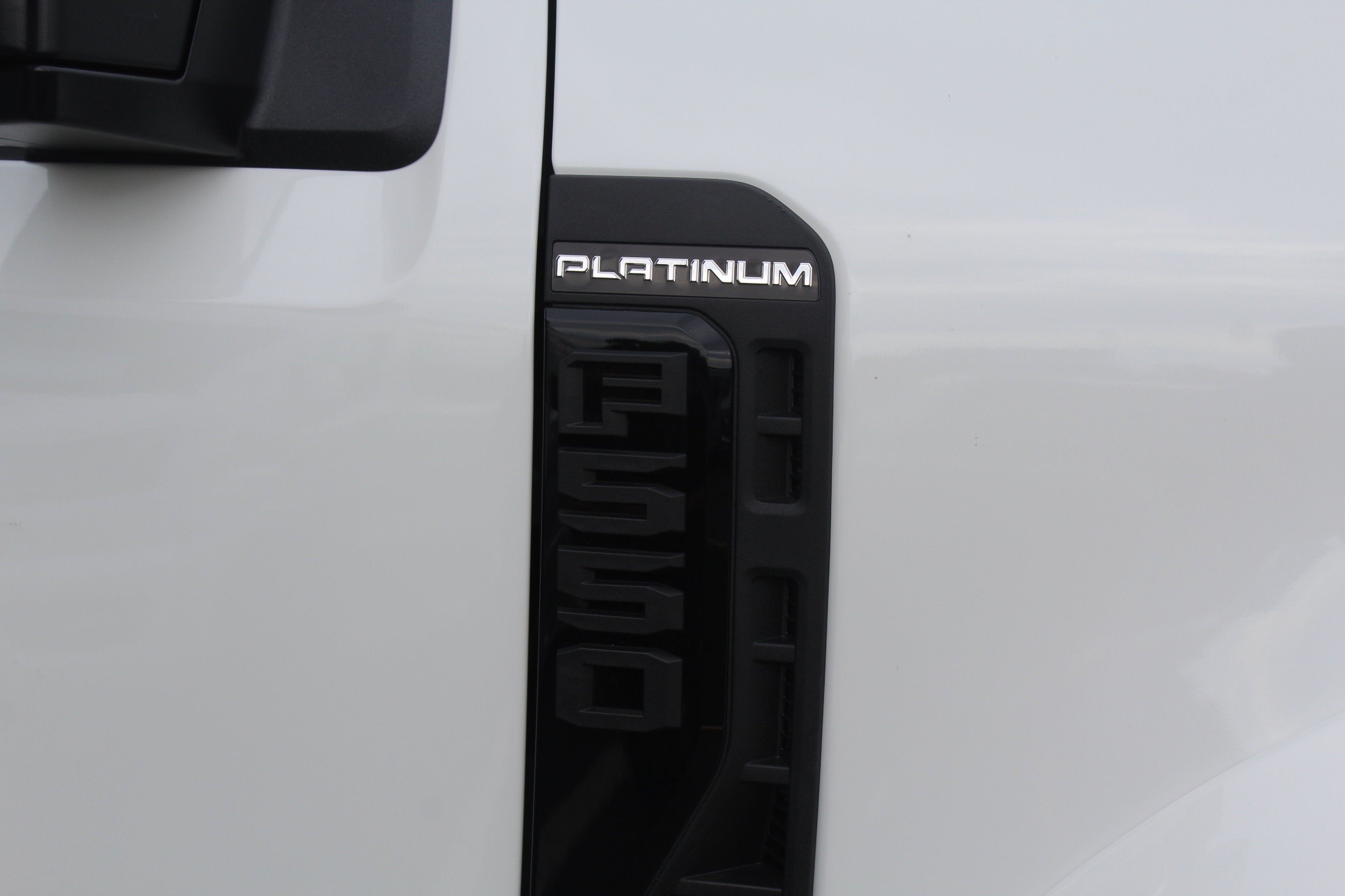 2027 Ford Chassis Cab F-550® Platinum