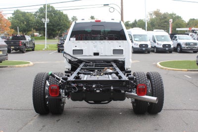 2027 Ford Chassis Cab F-550® Platinum