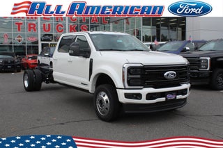2027 Ford Chassis Cab F-550® Platinum