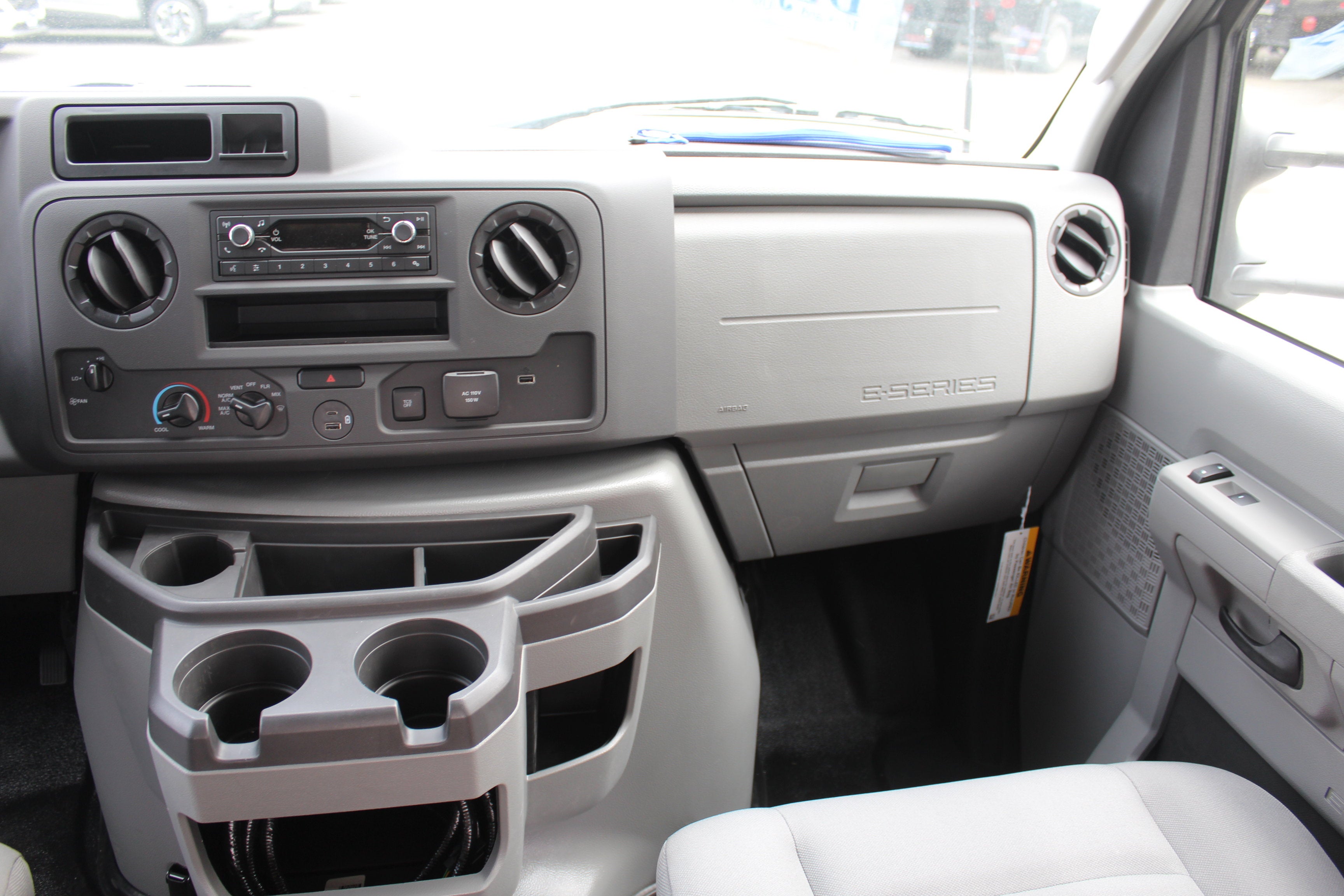 2027 Ford Econoline Cutaway E-350 SRW