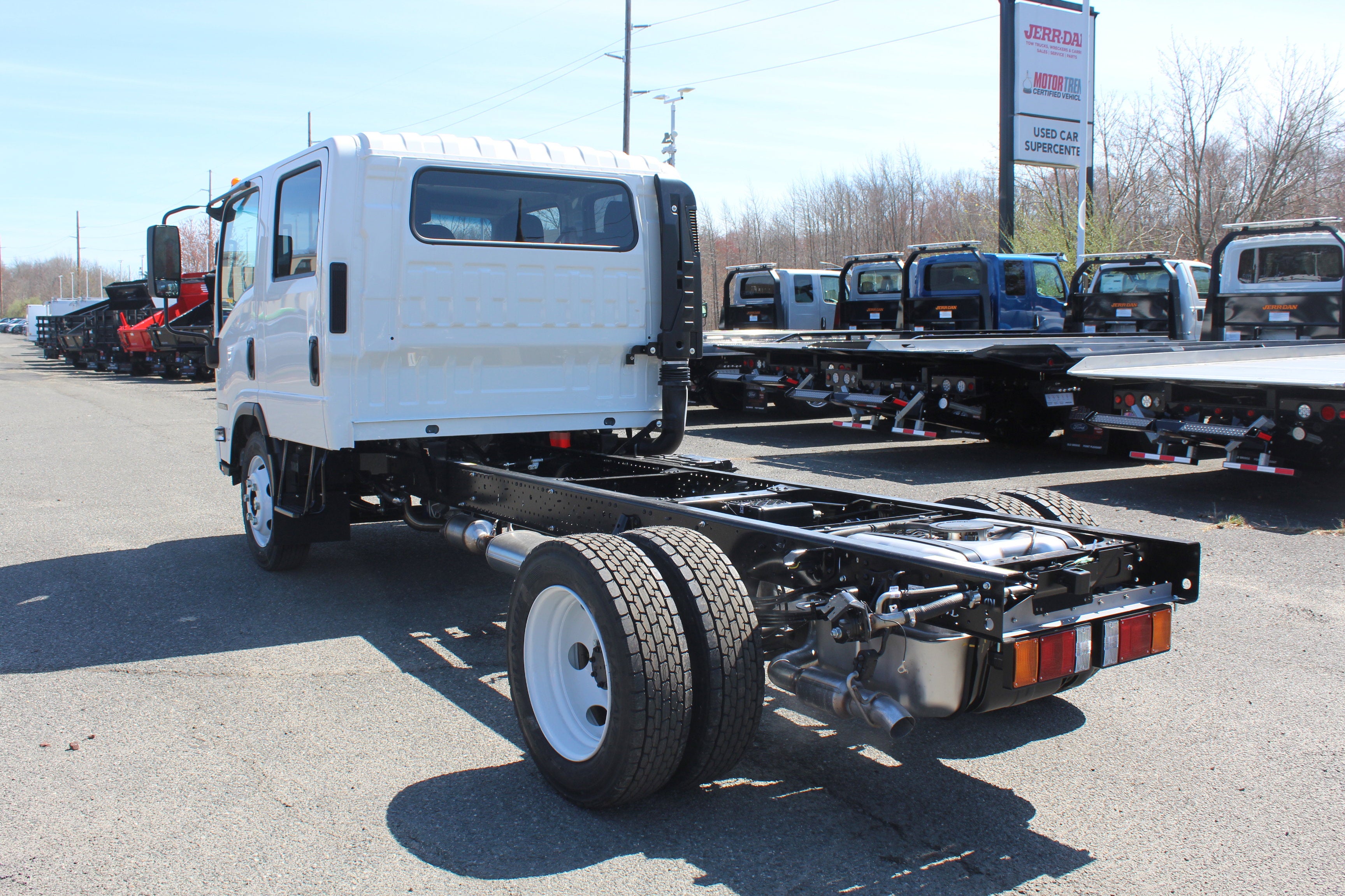 2027 Isuzu NPR Base