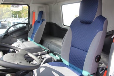 2025 Isuzu MT6 26 FT Box w/ ICC Bumper