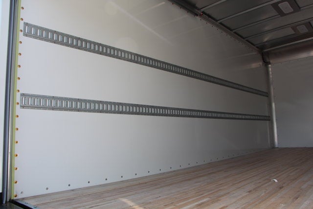 2024 Isuzu NRR 20 FT Box w/ ICC Bumper