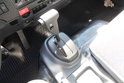 2024 Isuzu NRR 20 FT Box w/ Step Bumper