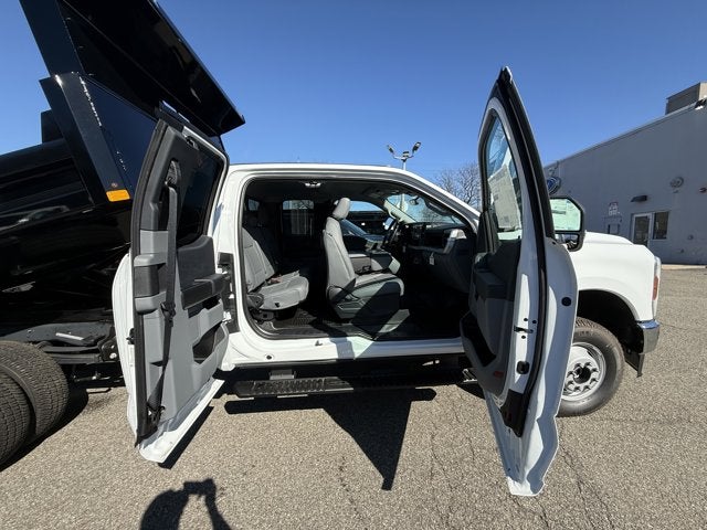 2025 Ford Chassis Cab F-350® XL