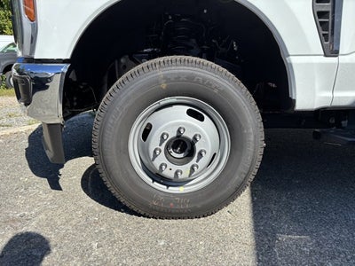 2025 Ford Chassis Cab F-350® XL