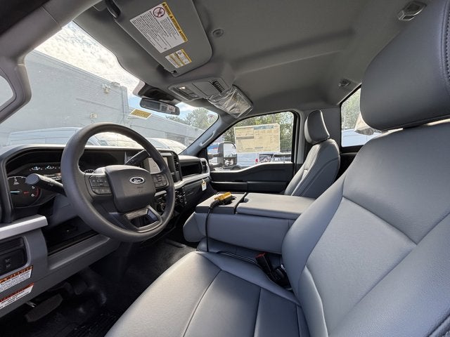 2025 Ford Super Duty F-350 DRW Base