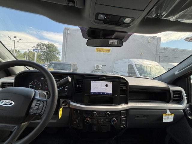 2025 Ford Super Duty F-350 DRW Base