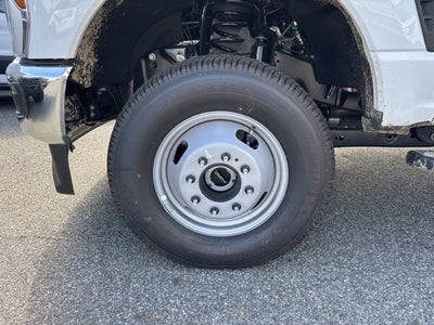 2025 Ford Super Duty F-350 DRW Base