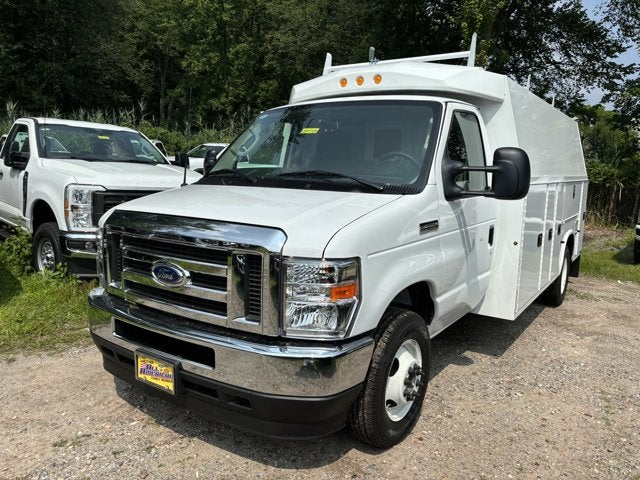 2025 Ford Econoline Cutaway E-350 SRW
