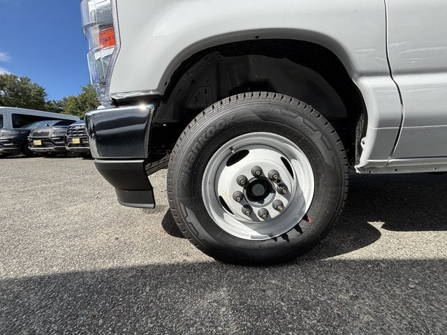 2026 Ford Econoline Cutaway E-450 DRW